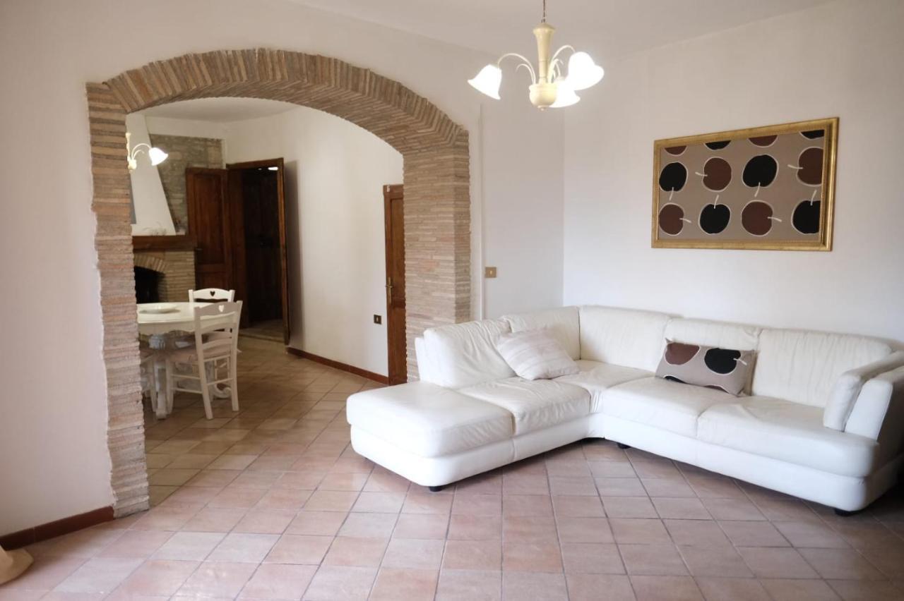 La Residenza Dei Nonni Lägenhet Montefranco Exteriör bild
